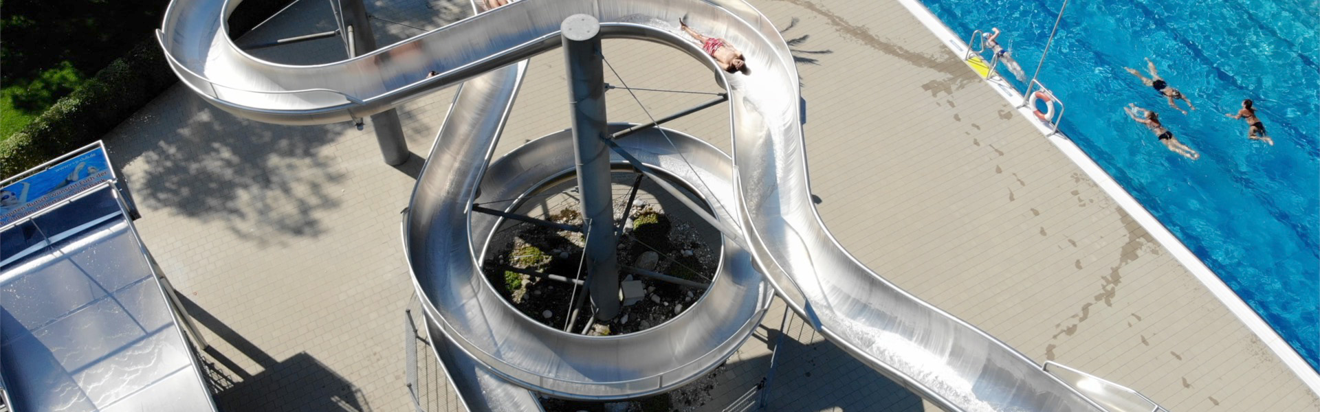 Slider Schwimmbad Schneckenrutsche